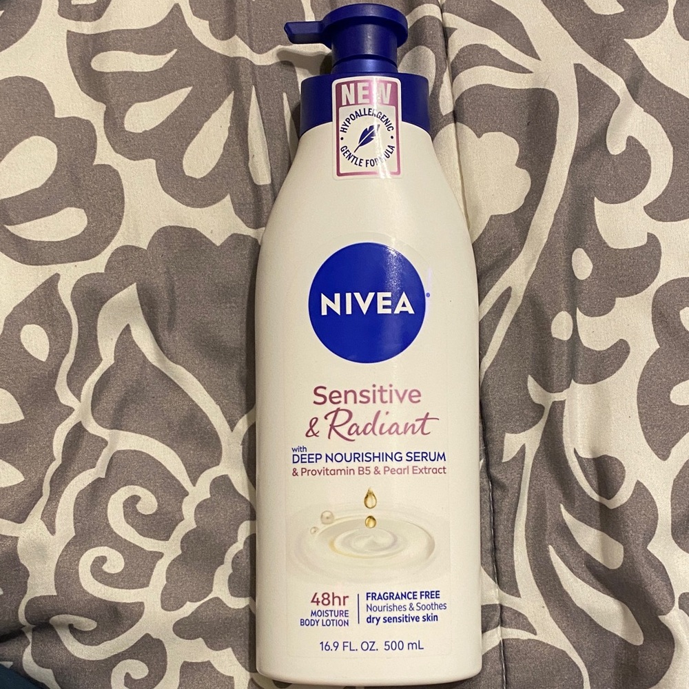 NIVEA Sensitive & Radiant Body Lotion